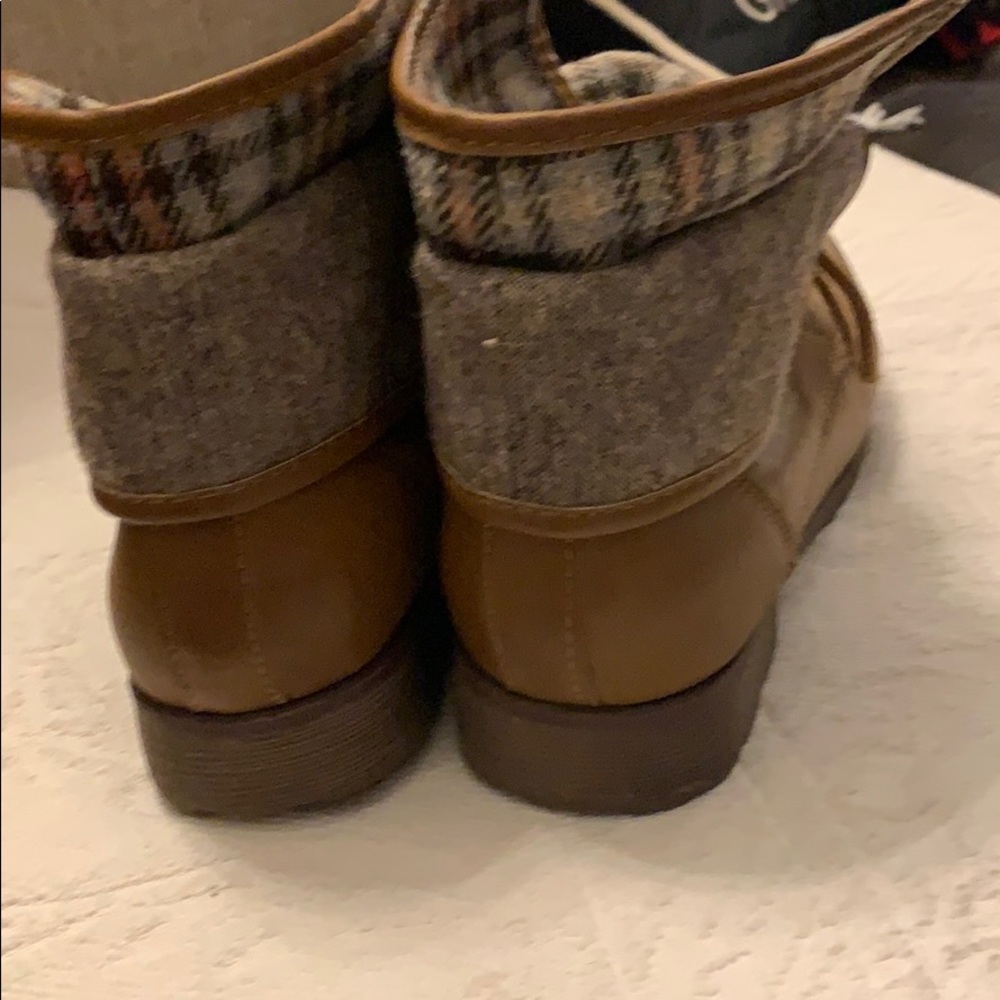 Tan boots - Picture 3 of 5